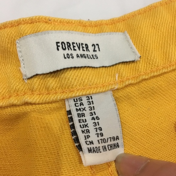 Mustard yellow high waisted shorts - Picture 3 of 3